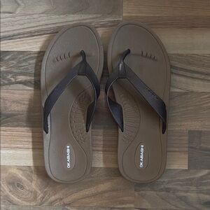 Hush Puppies Brown and Black Flip Flops